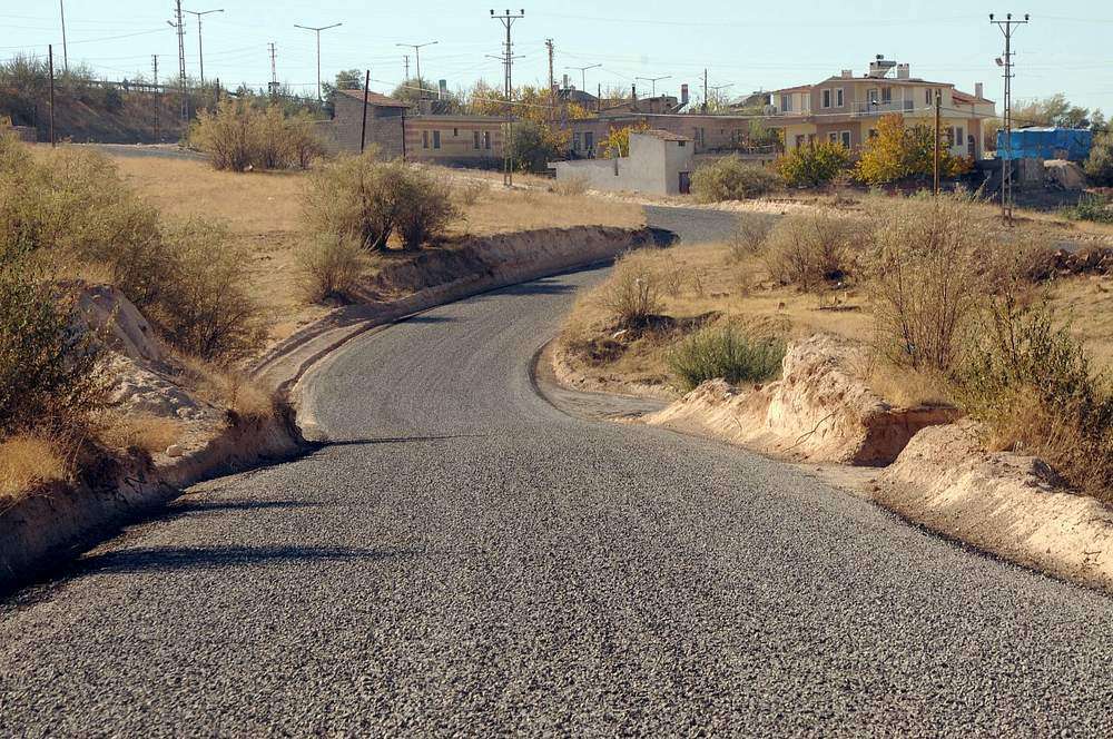 100 EVLER KÜMESİ YOLU ASFALTLANDI 