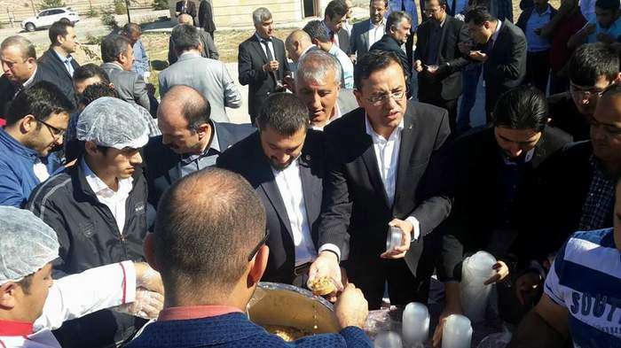 AK Gençlik Aşure İkramında Bulundu