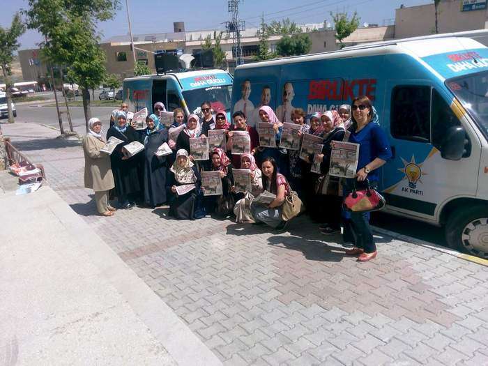 AK Kadınlar, Şehrin Her Köşesinde