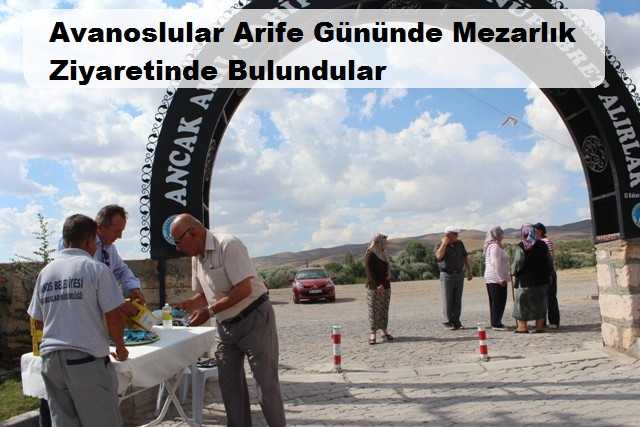 Avanoslular Mezarlıklara Akın Etti