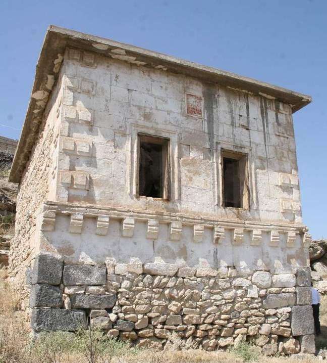 Cumhuriyet Evi Bakım Onarım Bekliyor