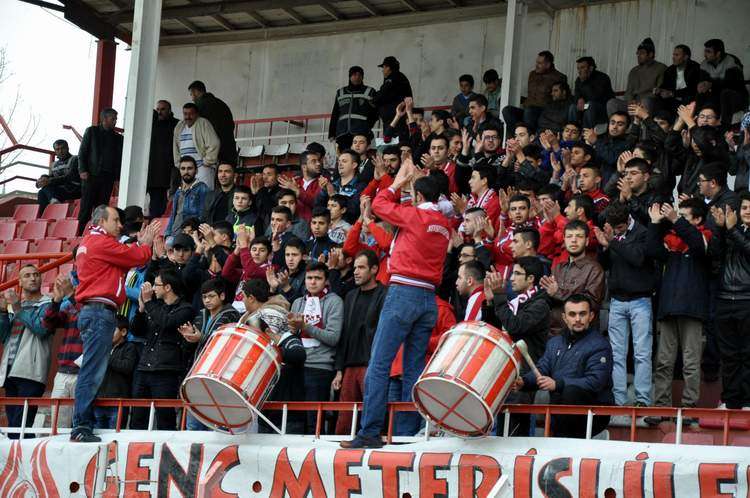 Genç Meterisliler Taraftarları Başkanı Yetişir Sonunda Patladı