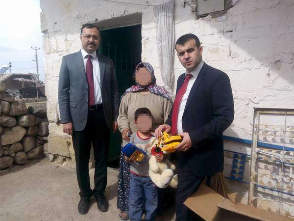 Sağlık Çalışanlarından Hasta Çocuklara Yardım Eli Uzatıldı