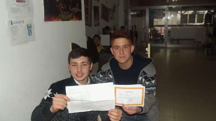 Bu Kafede Karnesini Getirene İnternet Kullanımı Bedava