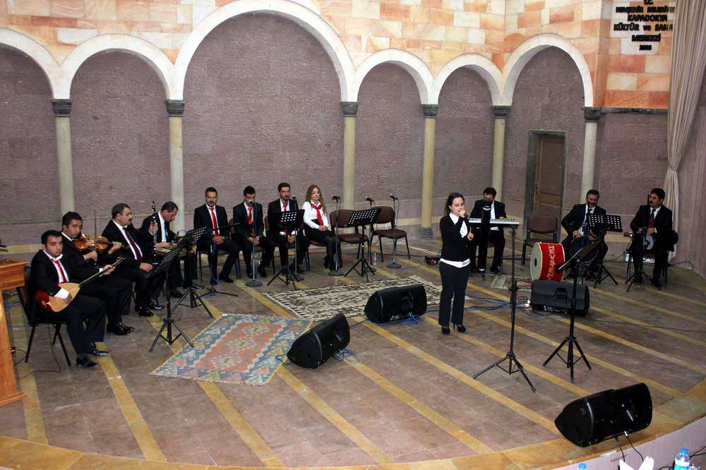 CUMHURİYET KONSERİ İLGİYLE İZLENDİ 