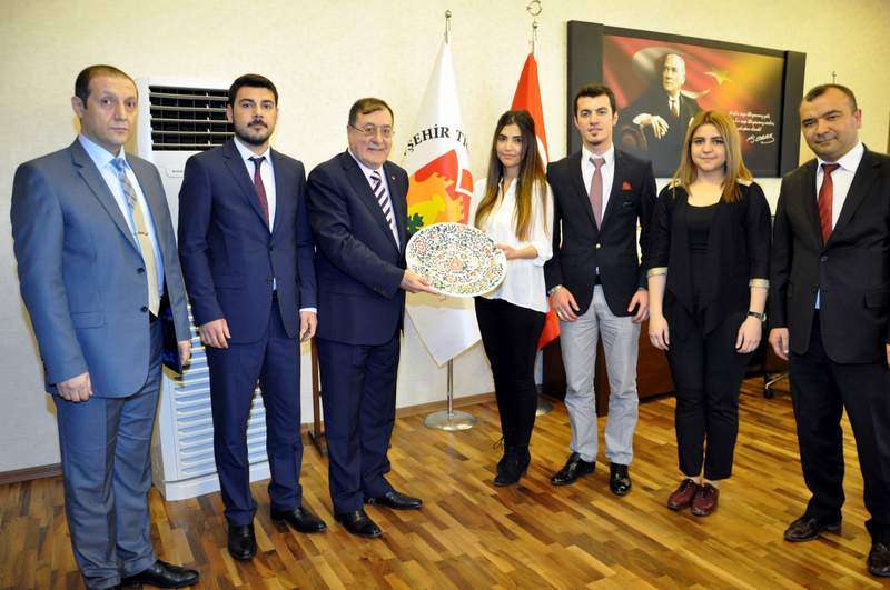 Metalik Fikirler Kulübü’nden Başkan Parmaksız’a Şükran Plaketi