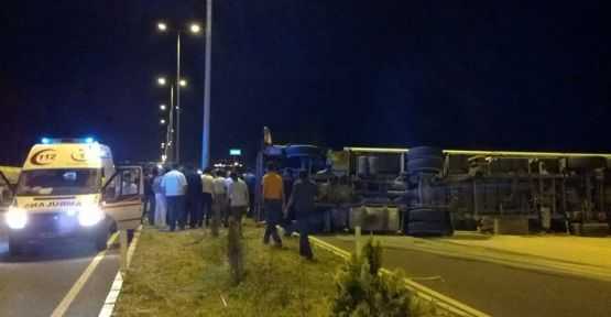 Nevşehir-Kayseri Yolunda Tır Devrildi
