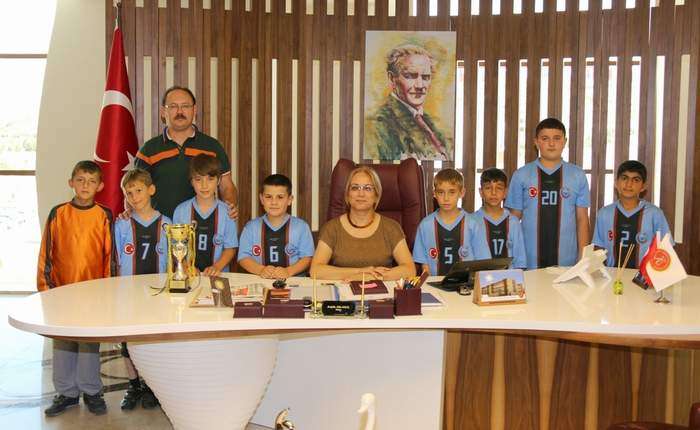 Türkiye Şampiyonu Minik Sporcular Rektör Kılıç’ı Ziyaret Etti