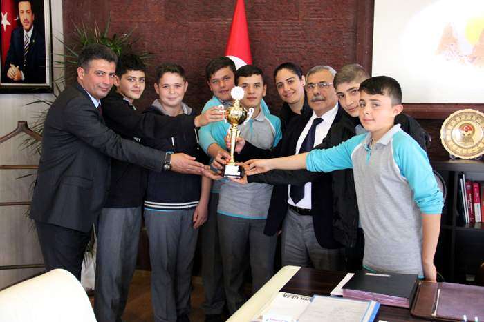 Uçhisarlı Şampiyon Hentbolculardan Başkan Karaaslan’a ziyaret