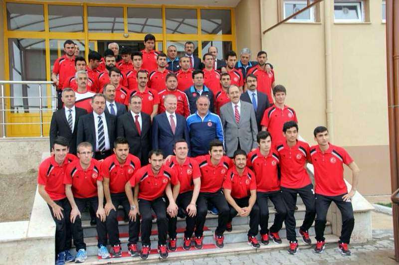Vali Ceylan İşitme Engelliler Milli Takım Kampını Ziyaret Etti