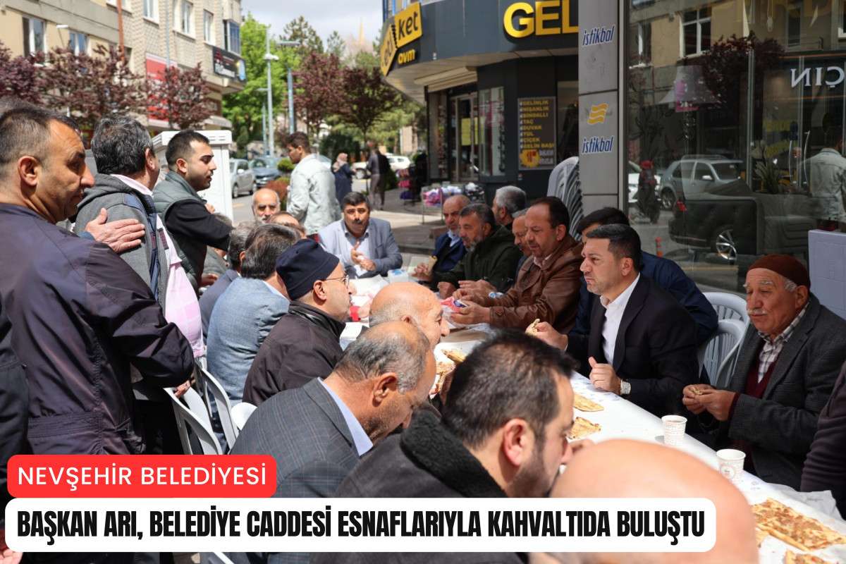 Belediye Başkanı Arı, Belediye Caddesi esnaflarıyla kahvaltıda buluştu