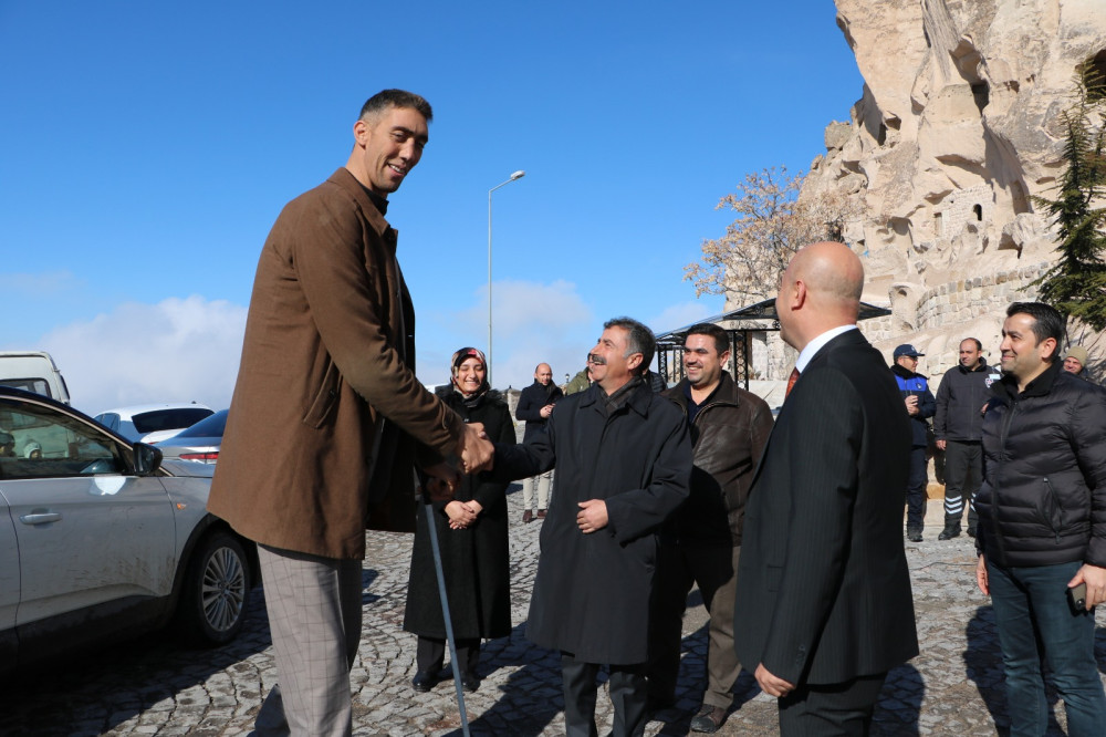 Dünyanın "En Uzun Adamı" Kapadokya’nın zirvesinde