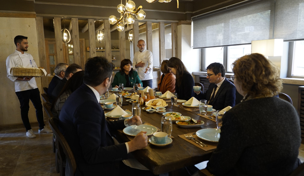FERRANDI Paris Otelcilik ve Gastronomi Heyeti Türkiye’nin ilk gastronomi akademisini ve KÜN’ü ziyaret etti