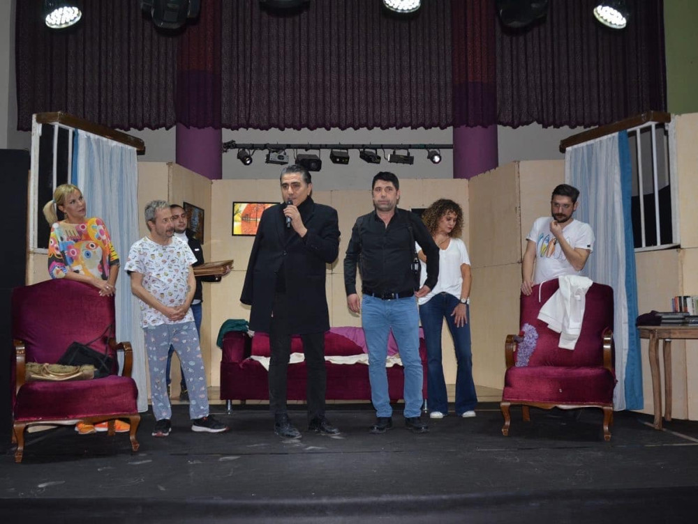 Gülşehir’de “Buyur Burdan Kaç” tiyatro oyunu büyük ilgi gördü