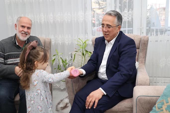 Nevşehir Belediye Başkanı Savran’ın çocuk sevgisi
