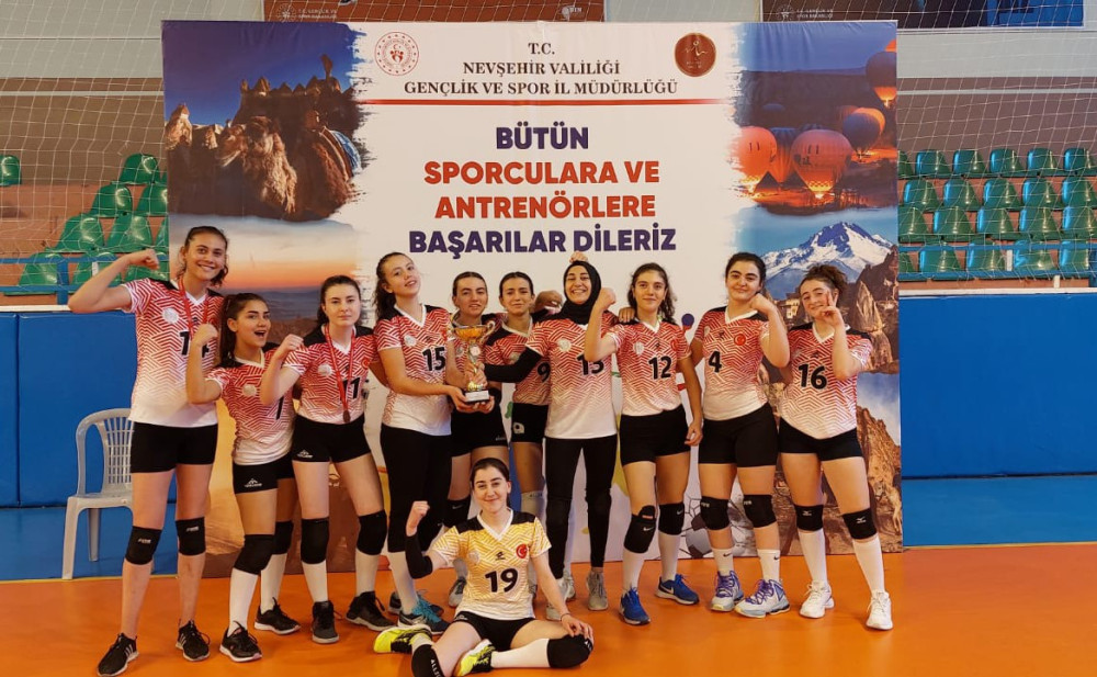 Nevşehir Belediyespor yıldız kızlar filede namağlup şampiyon oldu