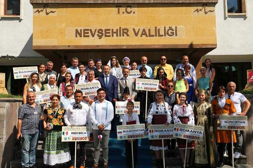 Halk festivali katılımcıları Vali Aktaş’ı ziyaret etti
