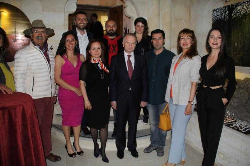 Nevşehir Valisi Kapadokya’da Ses Getiren Sergiyi Açtı