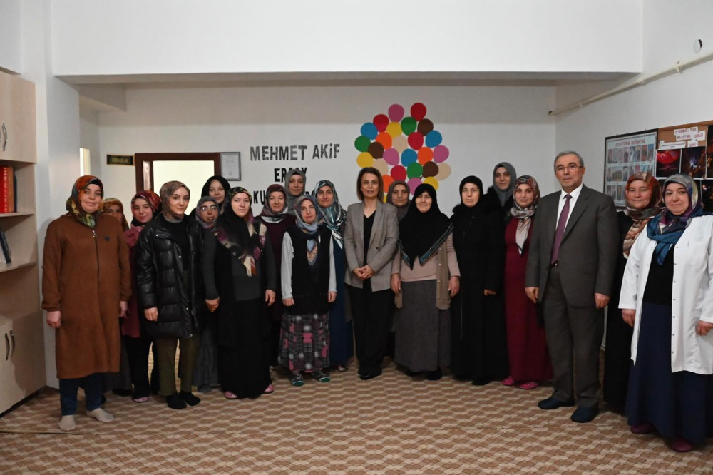 Vali Becel, Mehmet Akif Ersoy Cami Kız Kuran kursunu ziyaret etti