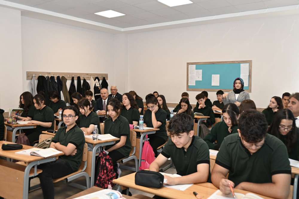 Vali Fidan, Mahmut ve Dudu Yazıcı Anadolu Lisesi'ni ziyaret etti